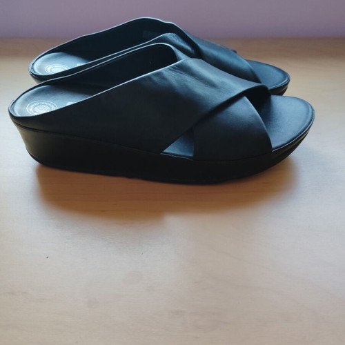 Fitflop slippers size 41 like new, black