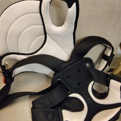 Chicco You & Me Physio Comfort baby carrier like new, black