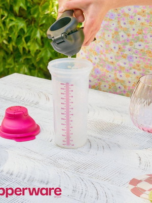 Tupperware shaker 600ml purple new