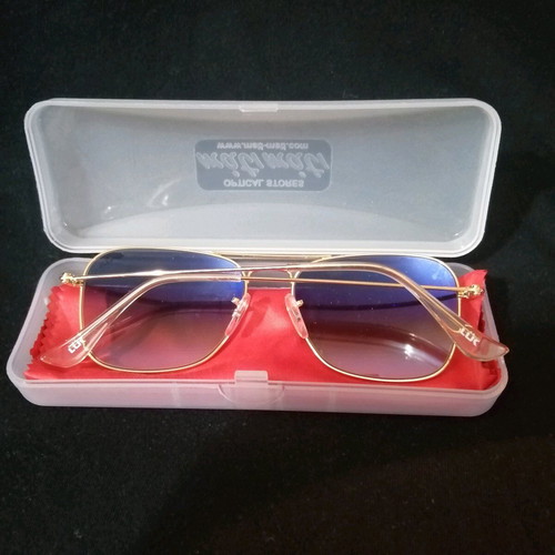 Women’s Aviator sunglasses new, gold color LUK