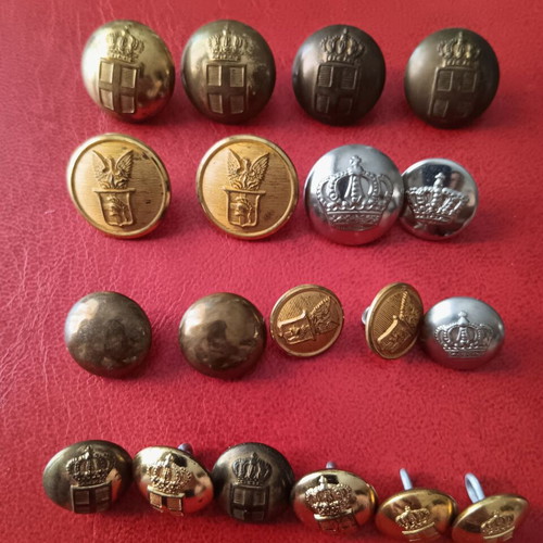 Lot of 19 used collectible military buttons of various sizes