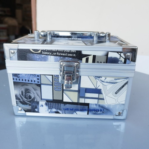 Jewelry box like new, large capacity, gray and blue