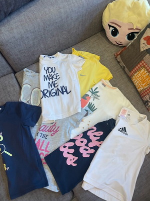 Set of 8 new colorful girls' t-shirts size 110-116 cm