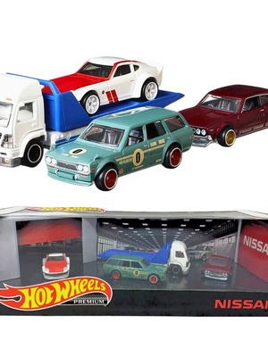Hot Wheels JDM Diorama Collectors Set used with Datsun 510 Wagon Nissan Fairlady Z Nissan Laurel 2000 SGX