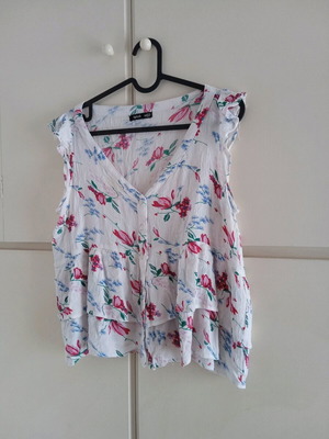 Floral top like new, size S