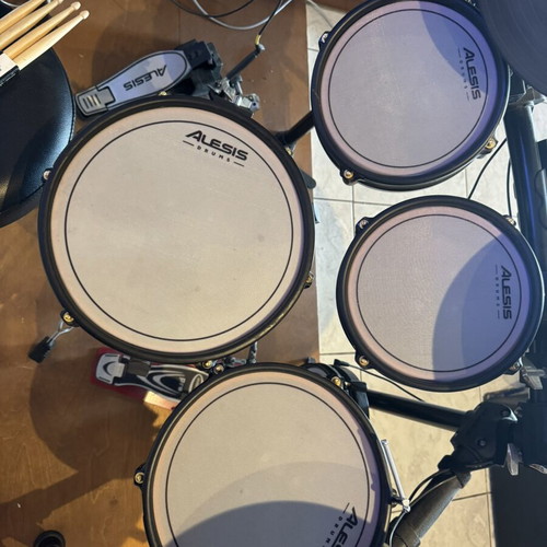Alesis Crimson II SE Electronic Drum Kit like new with DW 5100 and double pedals
