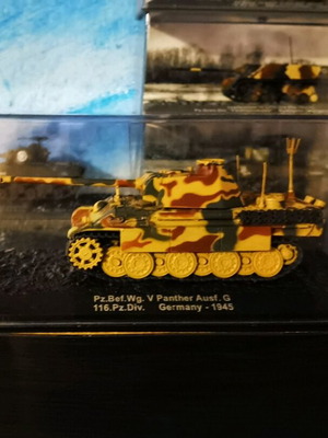 Τανκς ΒΠΠ 1/72 σαν καινούργιο με το περιοδικό του