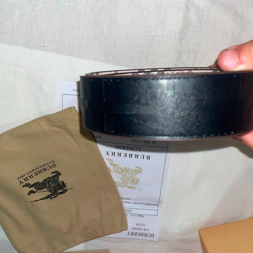 Burberry reversible leather belt new with full packaging