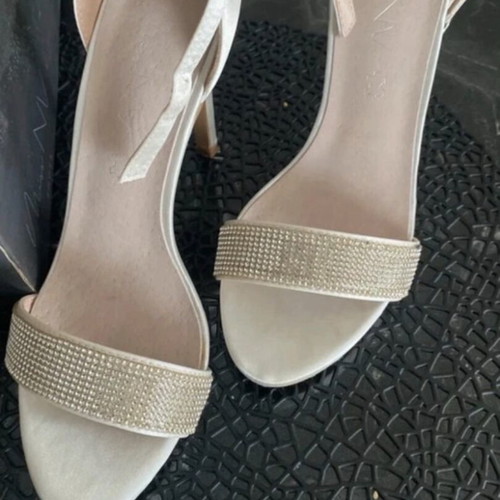 Envie Shoes white strass sandals like new, size 37