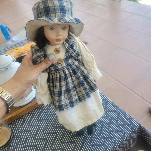 Porcelain doll large 15 years old (30 cm) like new