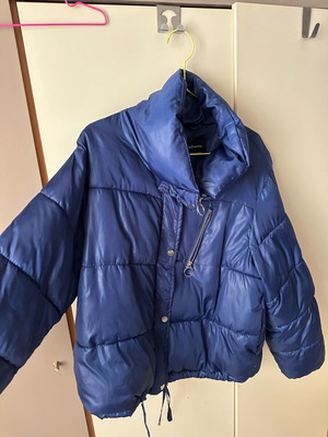 Stradivarius oversized puffer jacket like new, blue, size M