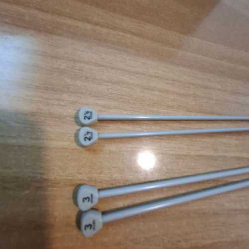 Knitting needles set 2.5mm and 3mm used