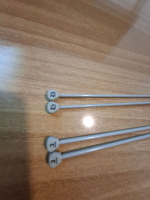 Knitting needles set 2.5mm and 3mm used