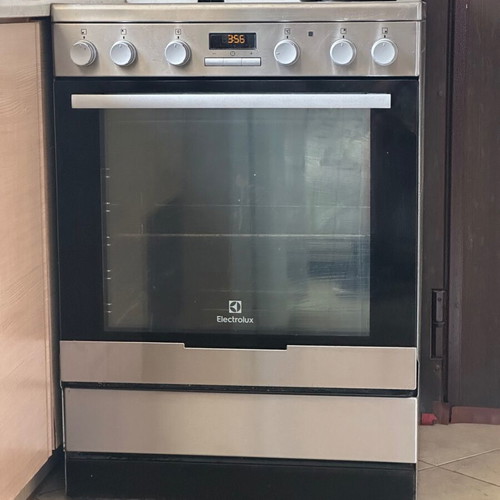 Electrolux EKC6430AOX oven used in good condition