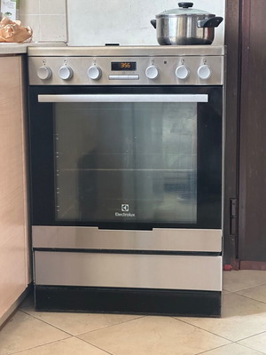 Electrolux EKC6430AOX oven used in good condition