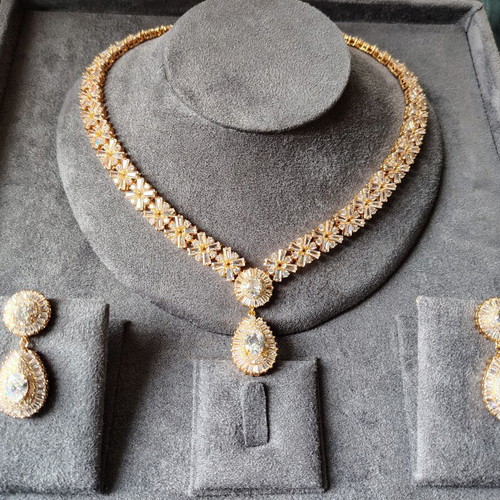 Jewelry set with zircon stones, like new, gold plated