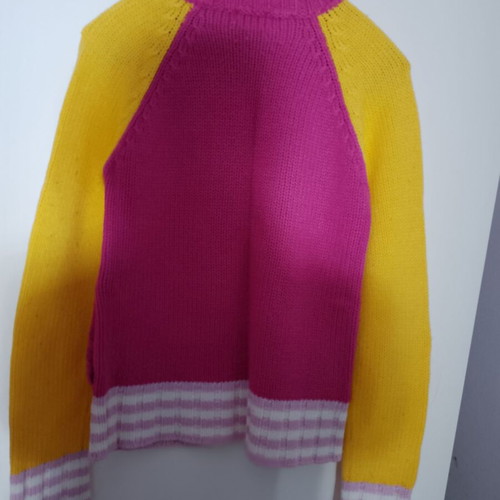 Bershka sweater used with pockets, size medium
