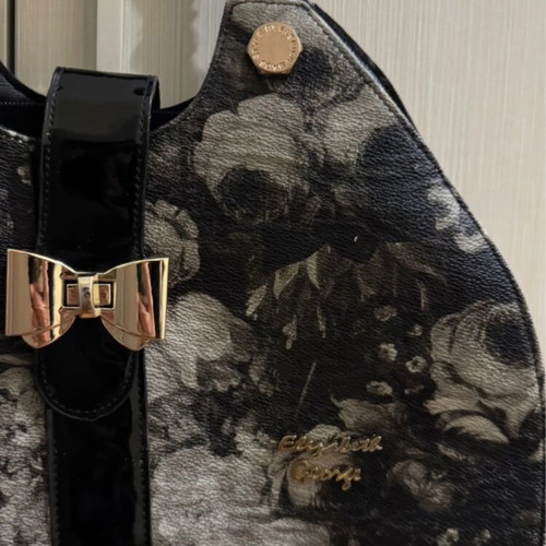 Elizabeth George handbag like new, black and white