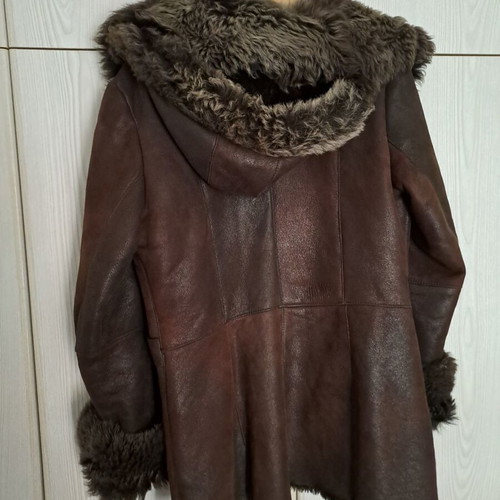 Mouton leather coat like new, brown with detachable hood