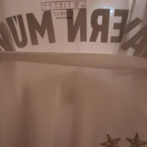 Bayern Munich collectible jersey new signed by Martinez