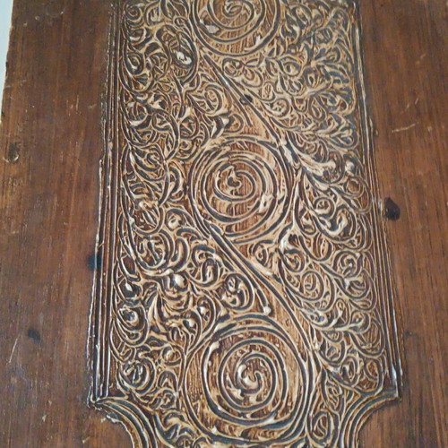 Wooden chest like new with decoration and spacious storage