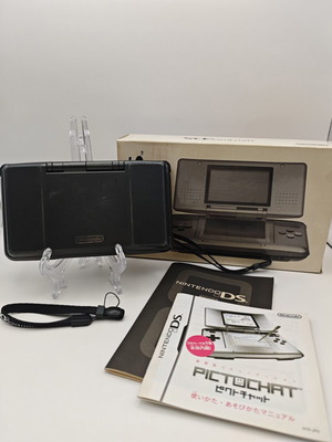 Nintendo DS употребяван, в кутия с оригинално японско ръководство и зарядно