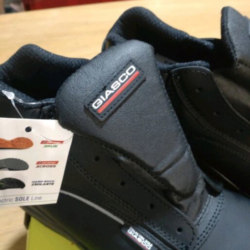 Work shoes new, waterproof, safety, size 44, black