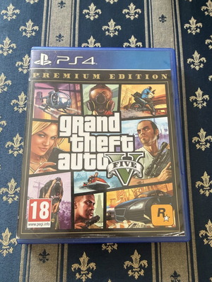 GTA V PS4 game like new, very good condition