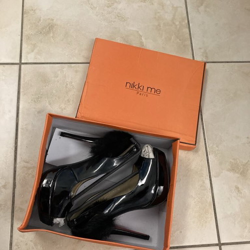 Nikki Me patent leather shoe like new, black size 38 with fur