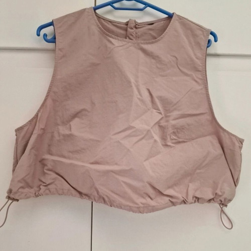 Pink Rose Top H&M new, cropped with elastic hem, size XL