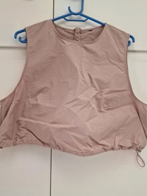 Pink Rose Top H&M new, cropped with elastic hem, size XL