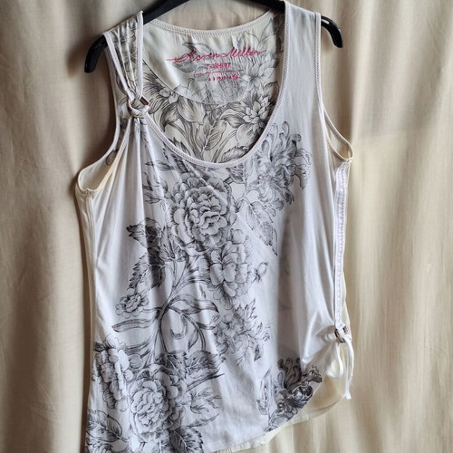 Karen Millen Large satin white black T-shirt with designs used