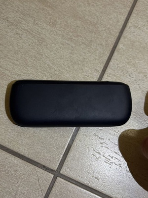 IQOS ILUMA i Midnight Black used with base and holder