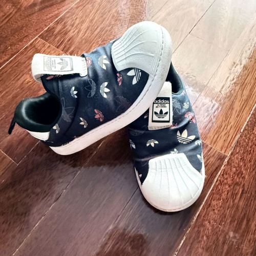 Adidas casual shoes for boys size 27, multicolor