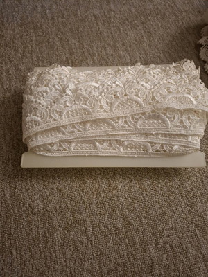 White machine lace like new, 26 meters by 6 cm