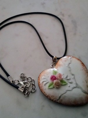 Handmade heart necklace new with painted roses