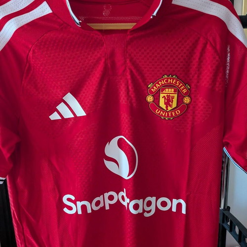 Manchester United 26 27 Home Kit, official replica, size Medium
