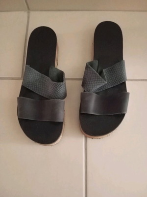 Flatform δερμάτινα σανδάλια Esiot μαύρα νούμερο 39 ελάχιστα φορεμένα