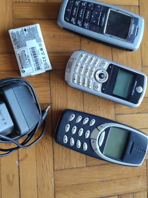 Комплект от 3 използвани мобилни Nokia и Motorola за части