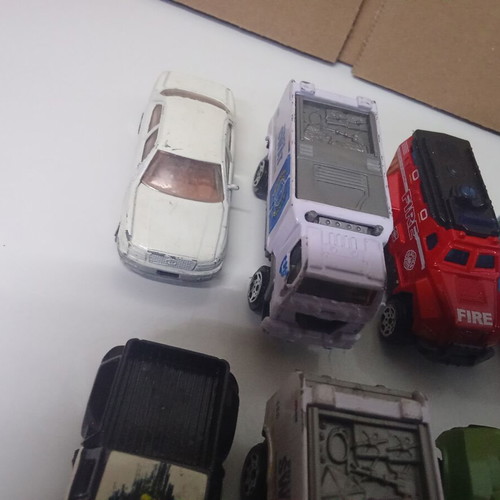 Pack of 15 children's toy vehicles, metal cars and bus