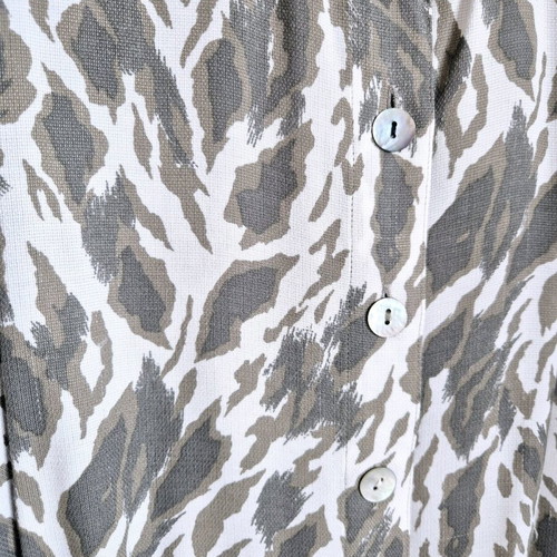 Shirts airy like new, size M-L, khaki pattern