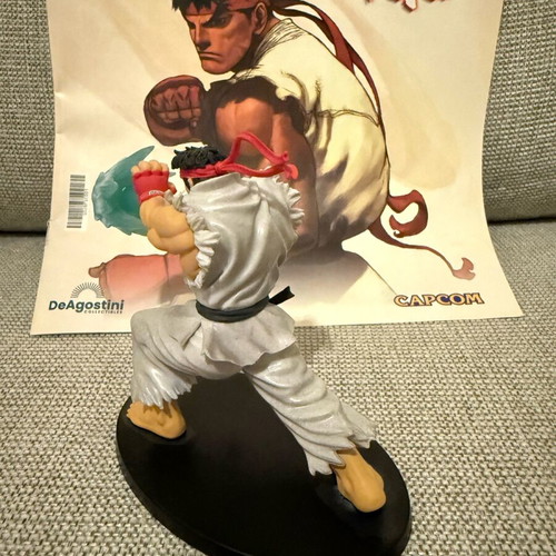 Street Fighter DeAgostini collectible figure like new, scale 1:18