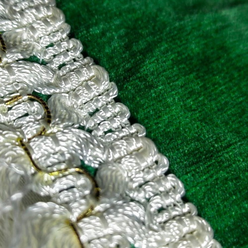 Vintage set of 5 green velvet table linens like new, runner and 4 doilies with Sun design