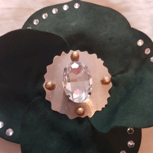 Leather bracelet like new with Swarovski stones green