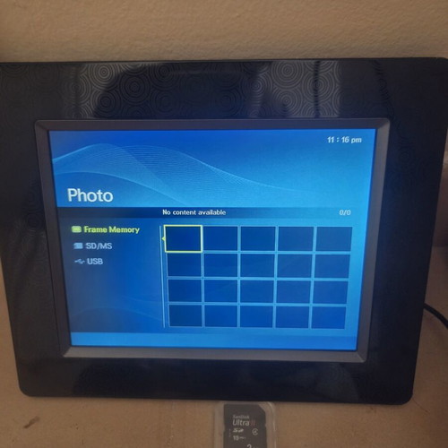 Samsung SPF-85H digital photo frame like new with power supply and 2GB memory card