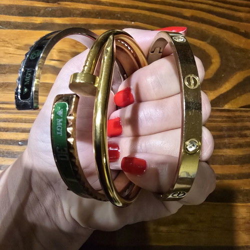 Bracelet set of 4 pieces like new