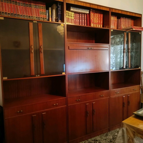 Wall Unit like new, dimensions 2.56x2.20x0.40 m