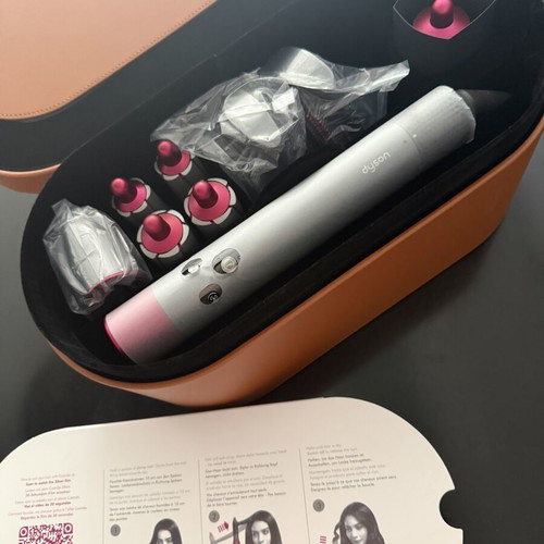 Dyson Airwrap like new with original box and accessories