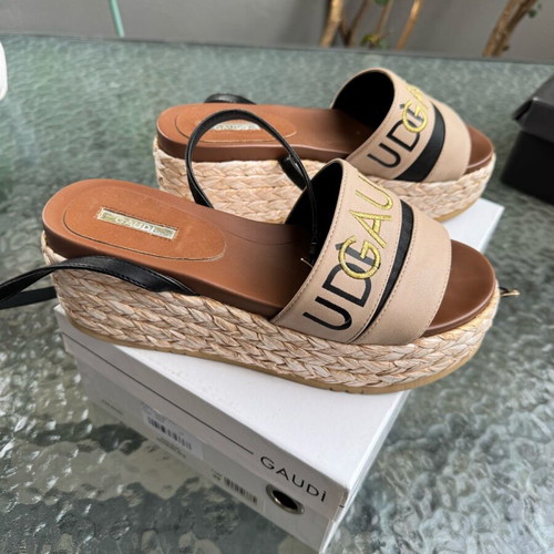Gaudi women's shoes like new, size 39