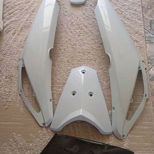 Innova Injection suit new, plastic tail and side set